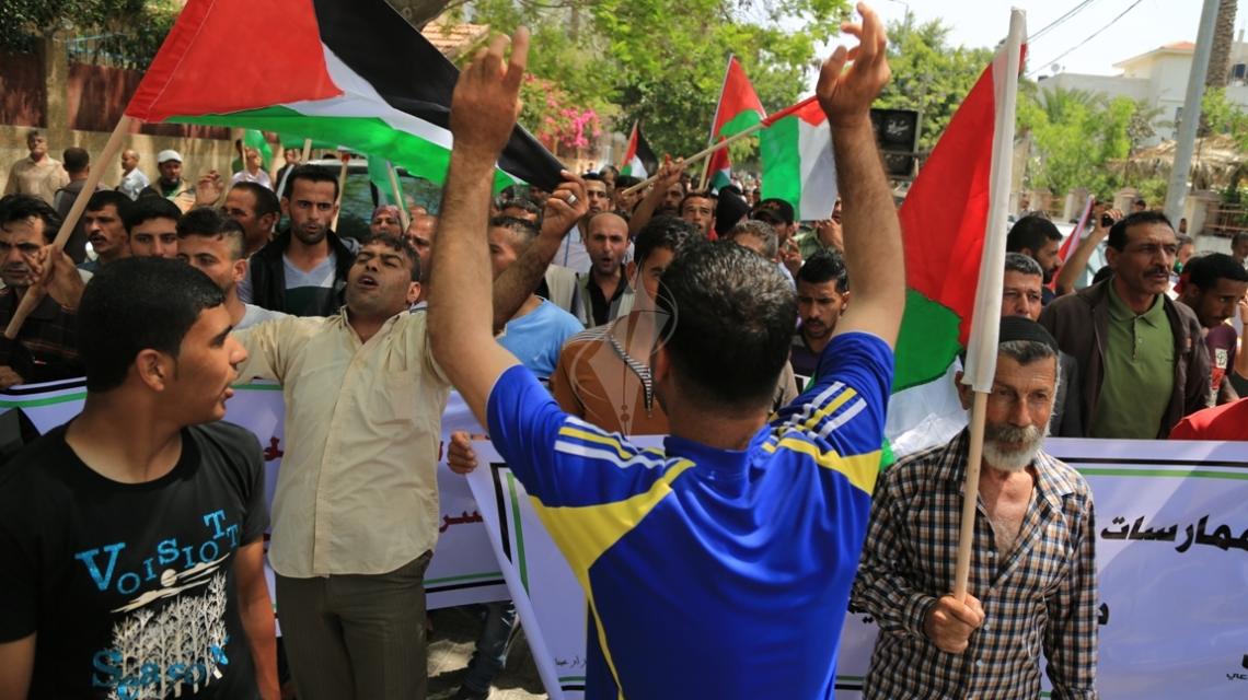 بالصور:مسيرة لصيادى ومزارعي غزة امام الامم المتحدة للمطالبة بحمايتهم من استهداف الاحتلال الاسرائيلى