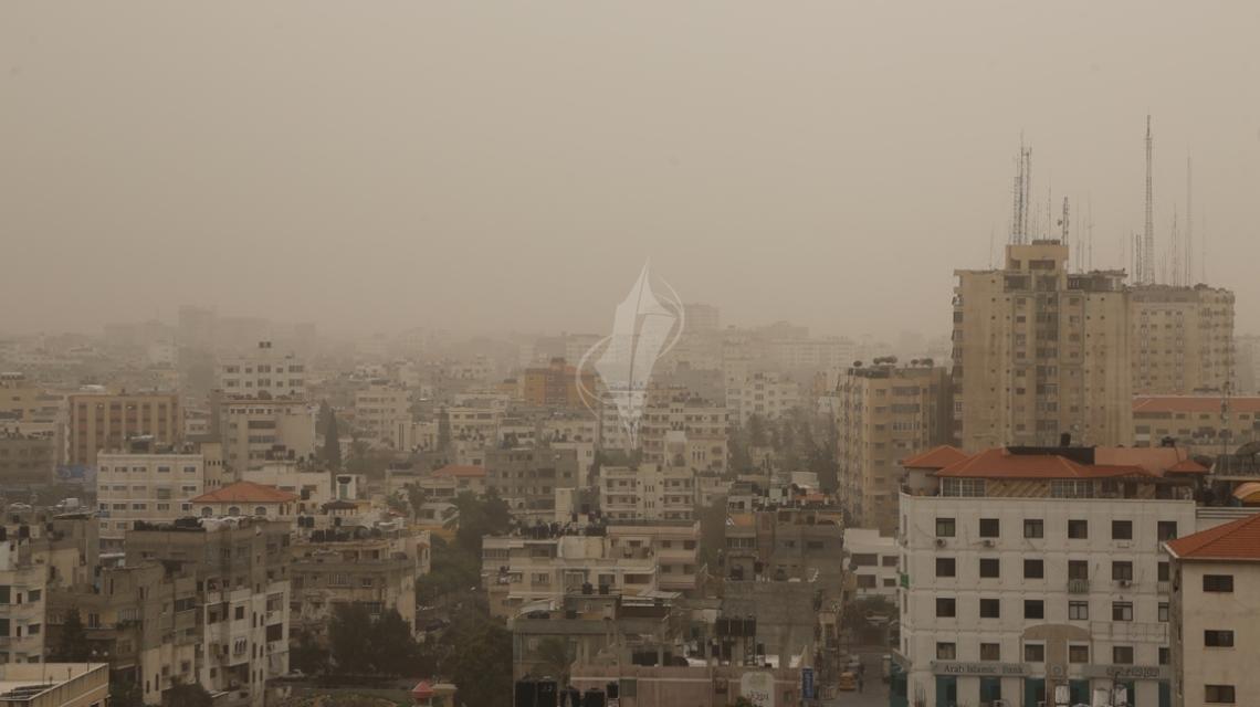 بالصور:أجواء مغبرة تجتاح الأراضي الفلسطينية