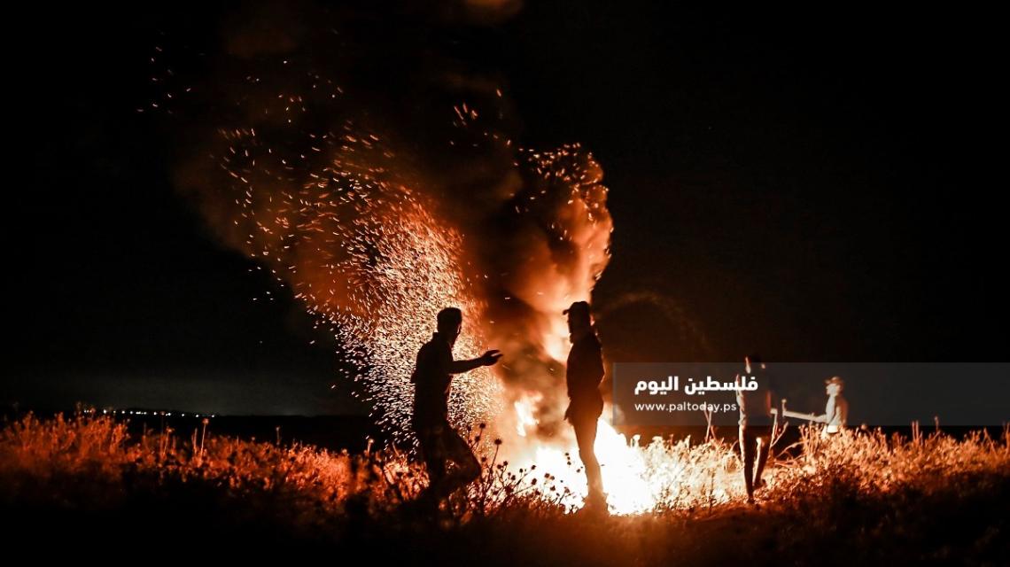 "الشباب الثائر" يواصل فعاليات الإرباك الليلي على حدود قطاع غزة