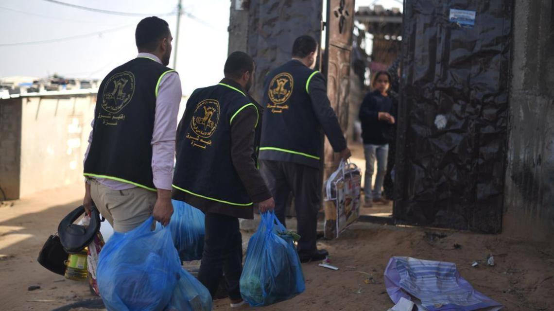 بالصور : حركة الجهاد تشرع بحملة " كسوة الشتاء " فى قطاع غزة