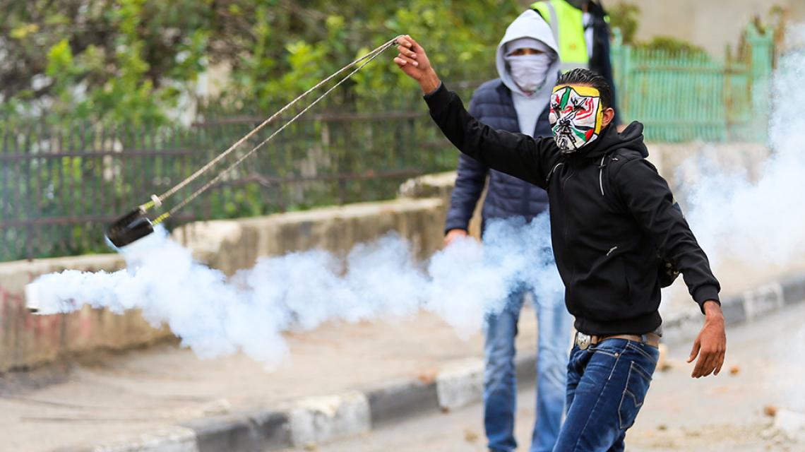 بالصور:مواجهات بين الشبان و قوات الإحتلال بالقرب من مستوطنة بسجوت المقامة على ارض البيرة تصوير: إياد جادالله