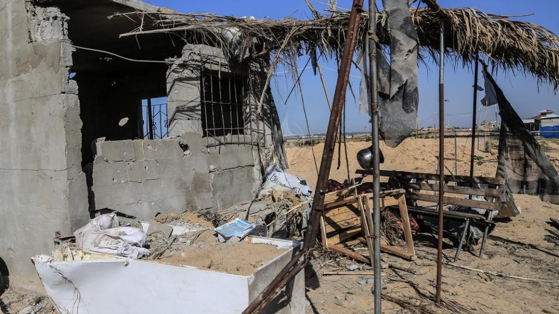 بالصور: أثار القصف الصهيونى على مراصد تتبع للمقاومة الفلسطينية على الحدود الشمالية للقطاع شرق بيت حانون شرق بيت حانون