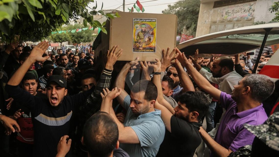 جماهير غفيرة تشيع جثامين شهداء القسام الستة الذين ارتقوا في منطقة الزوايدة