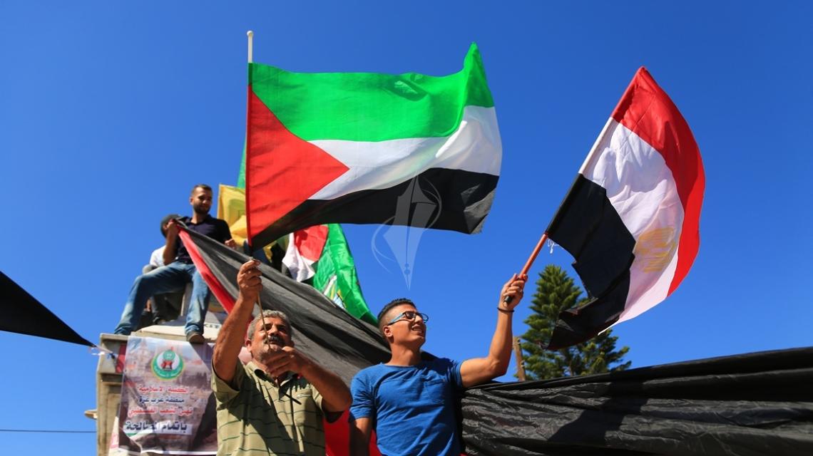 بالصور:مظاهر احتفال الغزيين باتمام المصالحة الفلسطينية بساحة الجندى المجهول بغزة