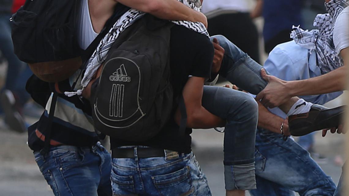بالصور:مواجهات بين الشبان وقوات الإحتلال في حي البلوع شمال البيرة . تصوير: حذيفة سرور