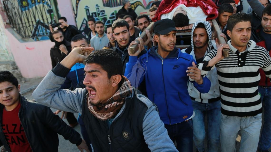 بالصور: جنازة الشهيد محمد قيطة في مدينة خانيونس جنوب القطاع