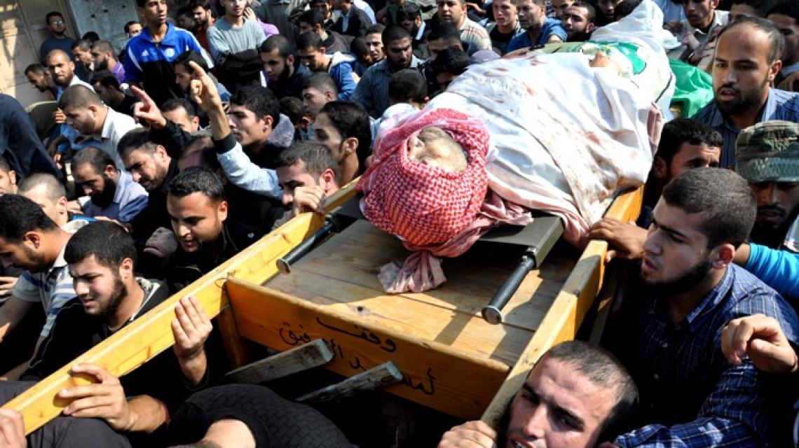 جماهير غفيرة تشارك فى تشييع جثمان القائد الجعبرى بغزة