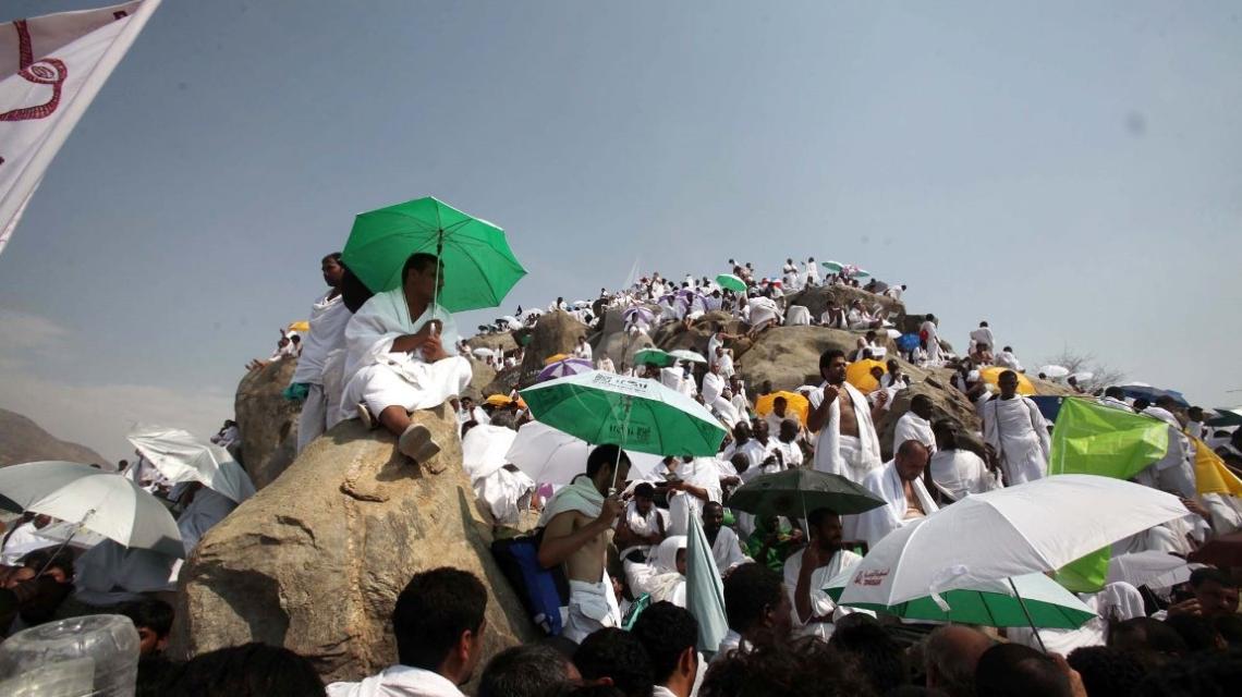 بالصور: الحجاج على جبل عرفات بعد ظهر اليوم لأداء ركن الحج الأعظم