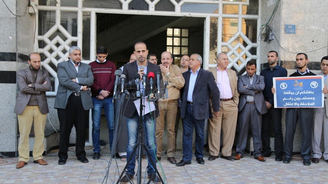 بالصور:صحفيو غزة وفصائلها يتضامنون مع فضائية "فلسطين اليوم"