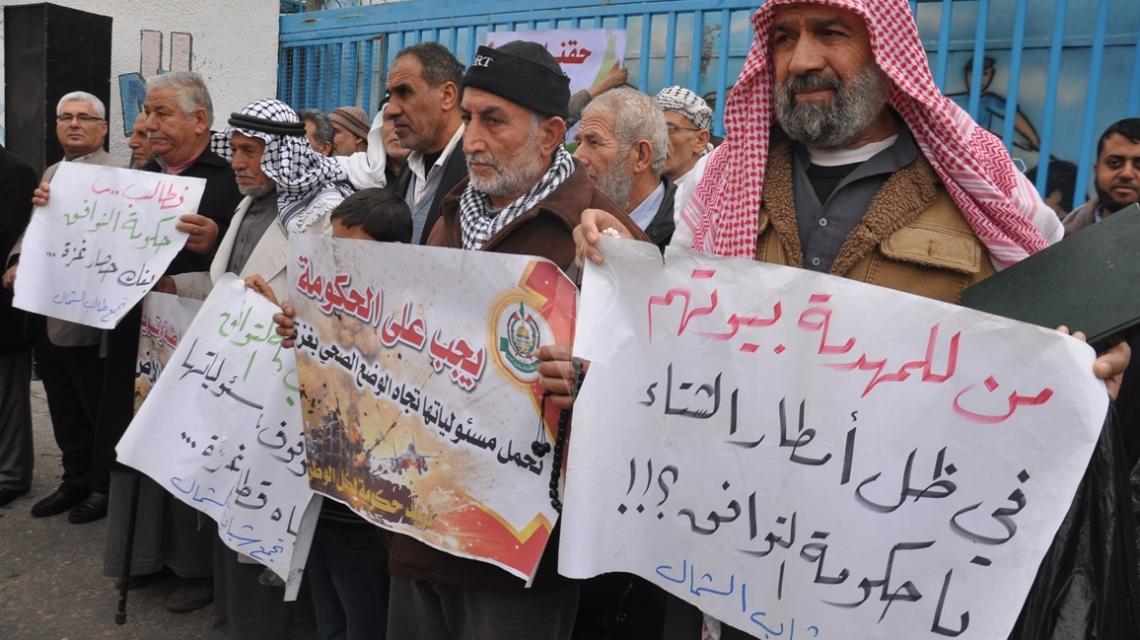 وقفة للجان الشعبية لإعادة الإعمار أمام الأنروا للمطالبة بتسريع إعادة الإعمار