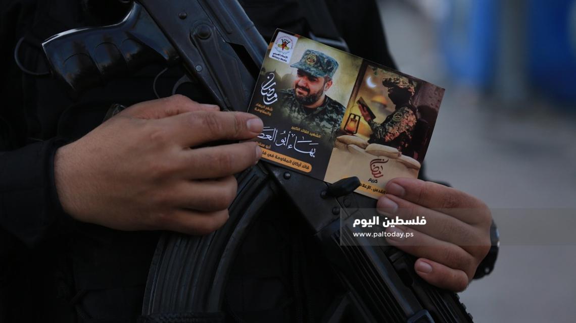 سرايا القدس "الإعلام الحربي" توزع امساكيات شهر رمضان المزينة بصور قائد اركان المقاومة الشهيد بهاء ابو العطا