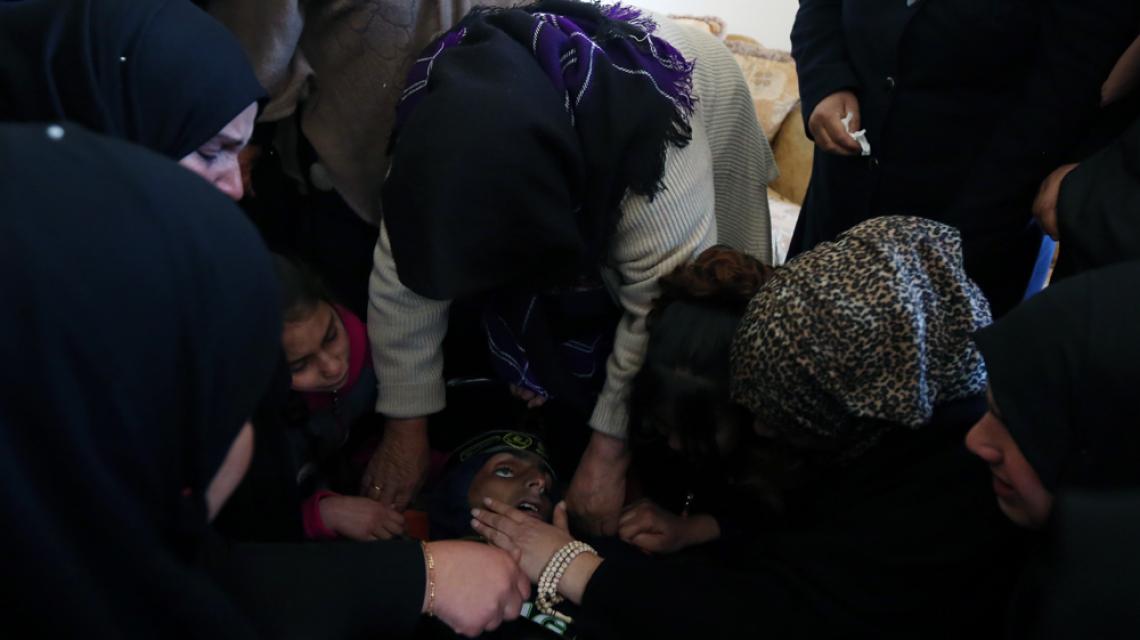 بالصور: تشييع جثمان الشهيد أحمد طه (21 عاما) إلى مثواه الأخير في بلدة قطنة  تصوير تامر بانا