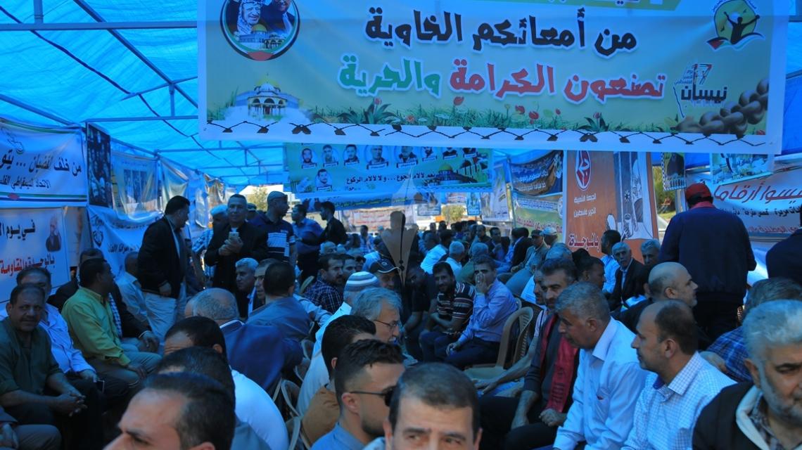 بالصور:مسيرة في ساحة السرايا وسط مدينة غزة تضامناً مع الأسرى في سجون الاحتلال