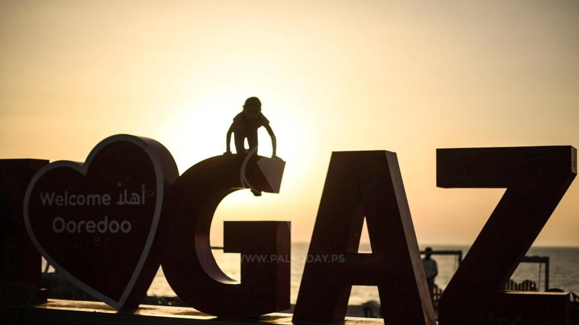 "كورنيش " بحر غزة ، متنفس الصائمين فى رمضان 
