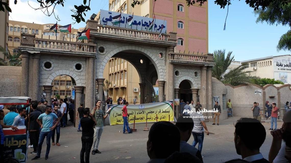نقابة العاملين بجامعة الأزهر تغلق أبوابها احتجاجاً على التمديد لرئيس الجامعة