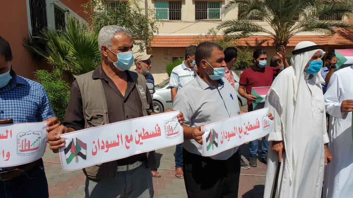 وقفة تضامنية مع السودان لوجهاء وأعيان دير البلح