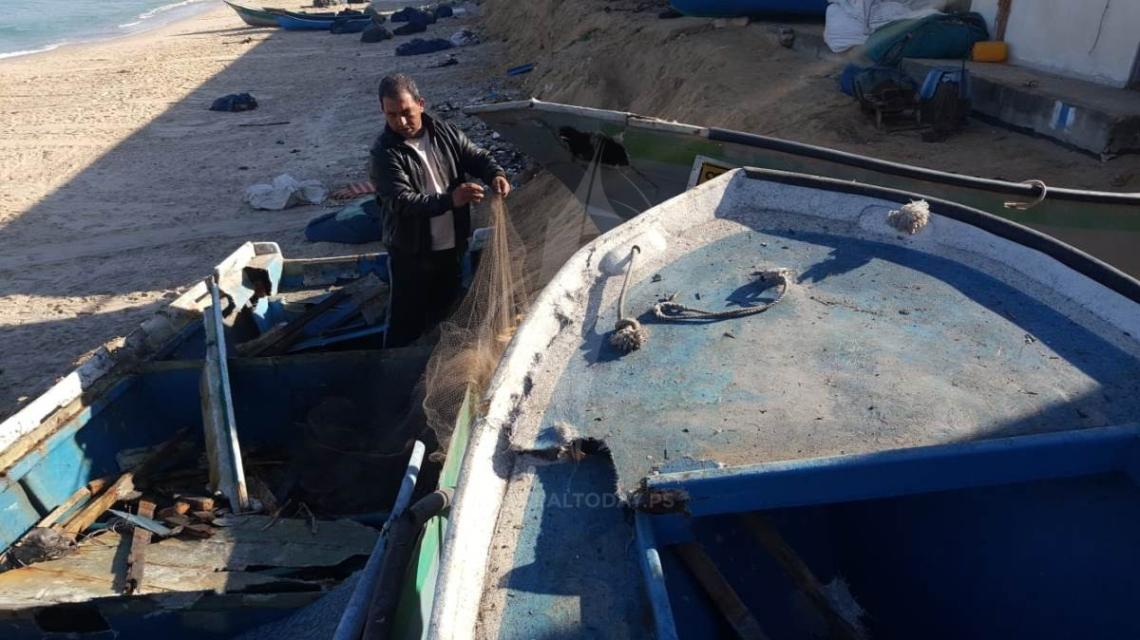  اثار القصف الصهيونى على ميناء الصيادين فى دير البلح