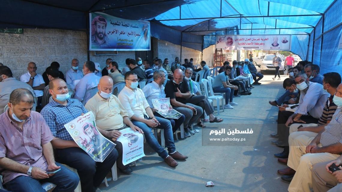فعاليات تضامنية داخل خيمة الاعتصام أمام  الصليب الاحمر بغزة لمساندة الأسير ماهر الاخرس