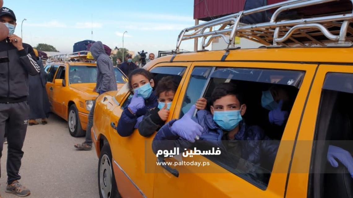 بدء مغادرة المسافرين في أول يوم لفتح معبر رفح البري