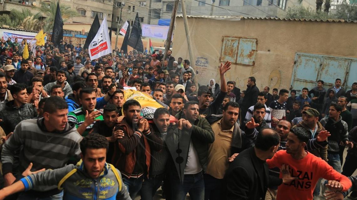 جنازة الشهيد الصياد اسماعيل ابو ريالة من مخيم الشاطئ بغزة.