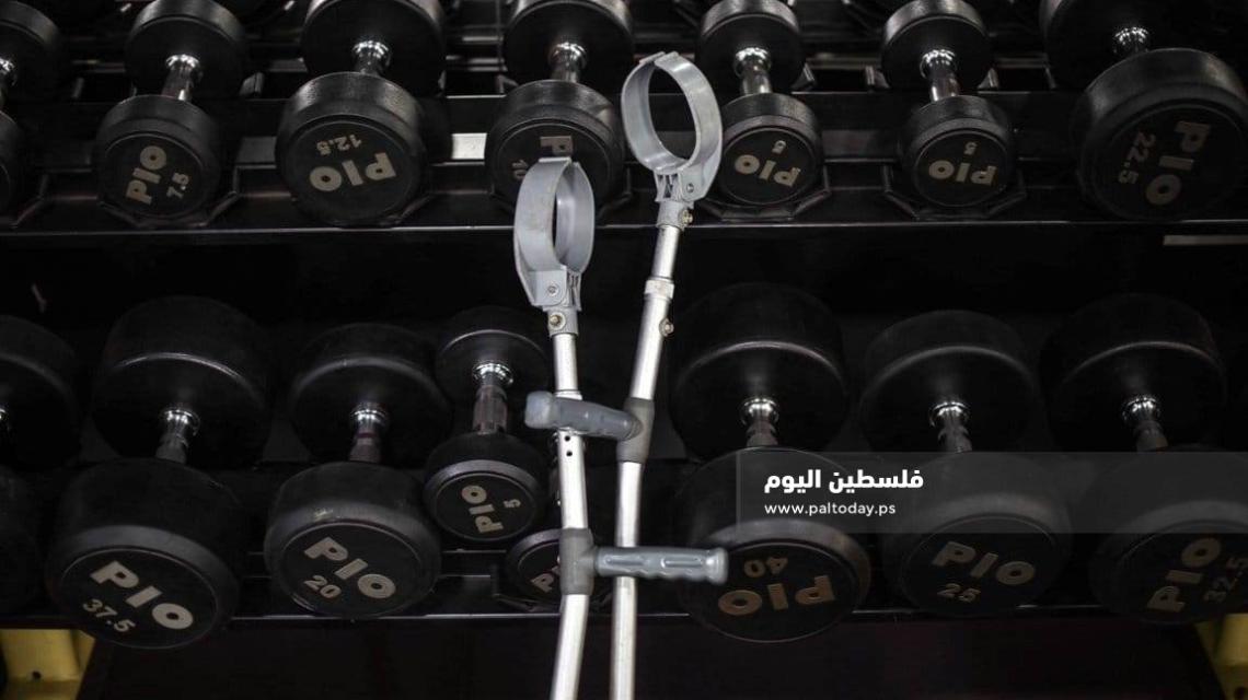 في صالة كمال الأجسام.. قصة تحدٍ لأربعة شباب مبتوري الأقدام