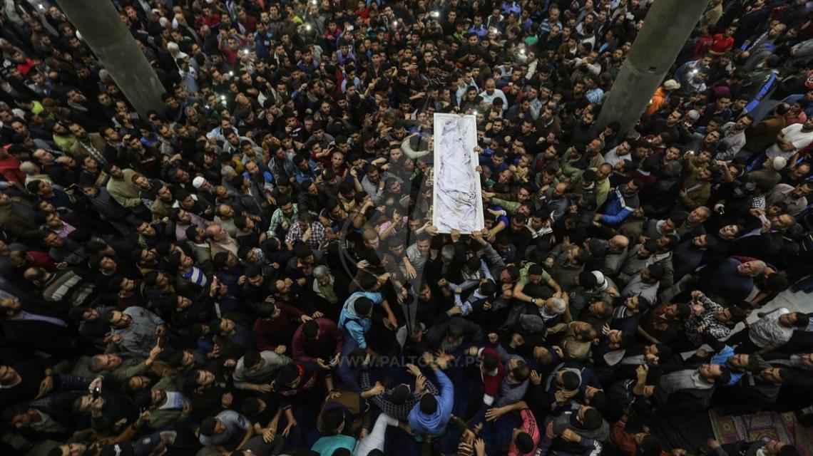 جباليا: جماهير غفيرة تشيع جثمان الشهيد العالم فادي البطش الذي اغتيل في ماليزيا