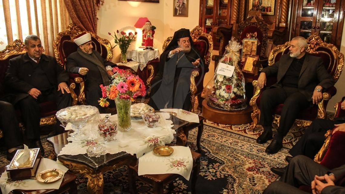 هنية خلال تهنئته للطائفة المسيحية بغزة بعيد الميلاد