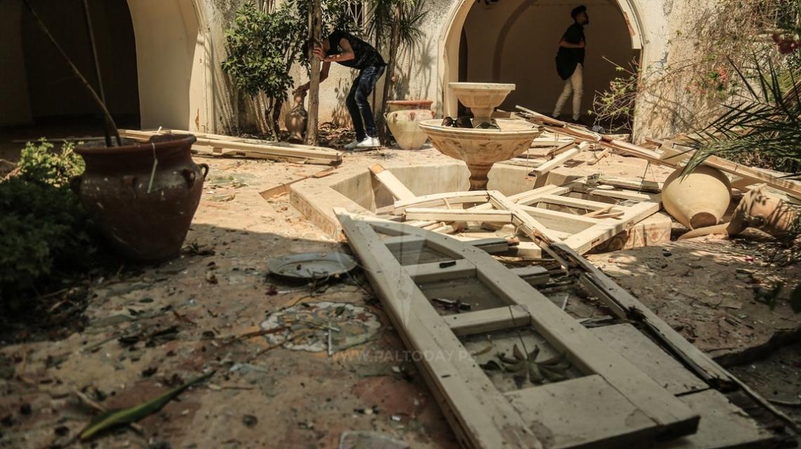 أضرار كبيرة في قرية الفنون والحرف وسط غزة بفعل القصف "الإسرائيلي"