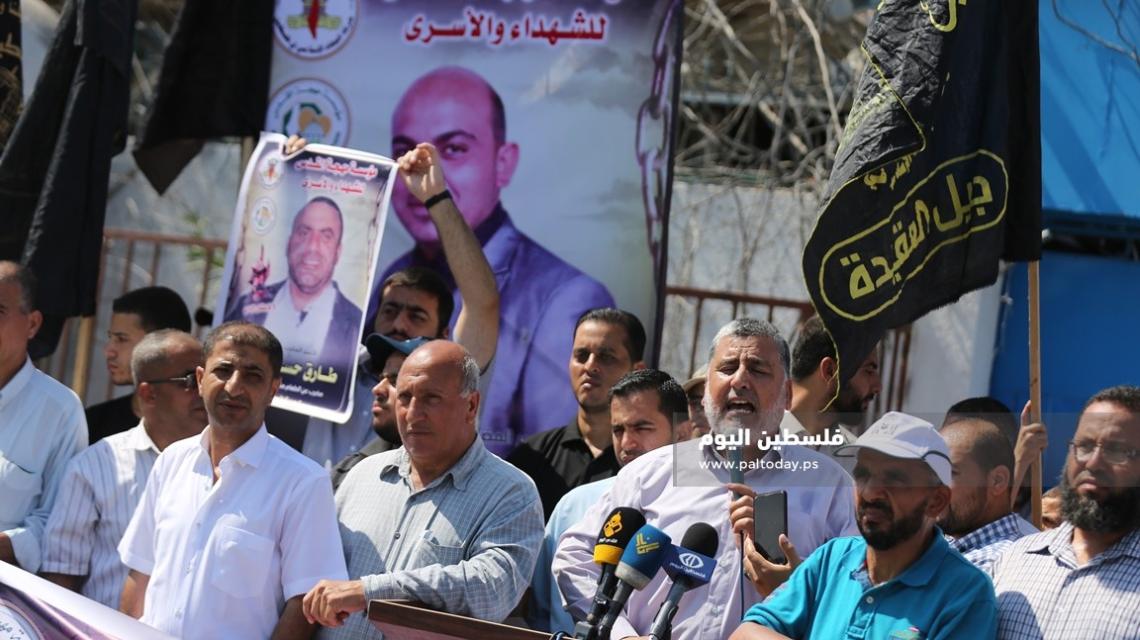 مهجة القدس تنظم وقفة تضامنية مع الأسرى المضربين عن الطعام في سجون الاحتلال أمام مقر الأمم المتحدة بغزة.