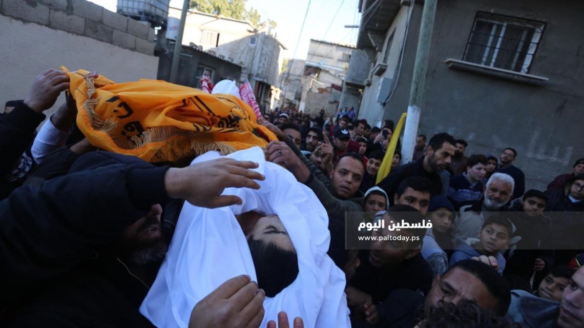 جنازة الشهيد الفتى علاء هاني حمادة العباسي 15 عاماً متأثر باصابته السابقة في مسيرات العودة جنوب قطاع غزة