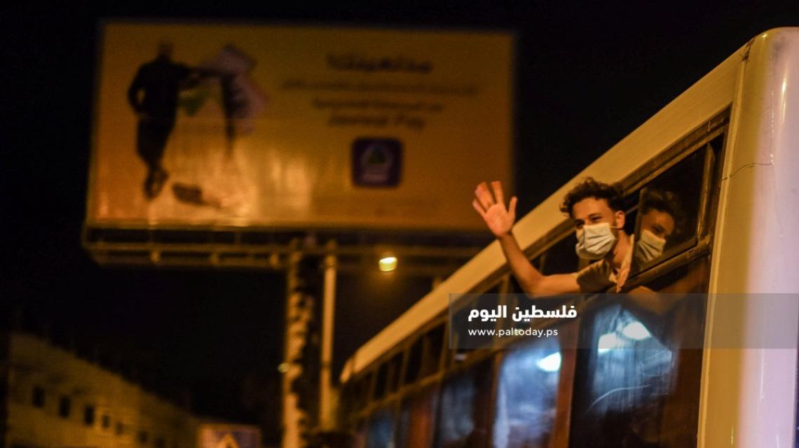 بدء مغادرة المسافرين بعد فتح معبر رفح استثنائياً في كلا الاتجاهين 