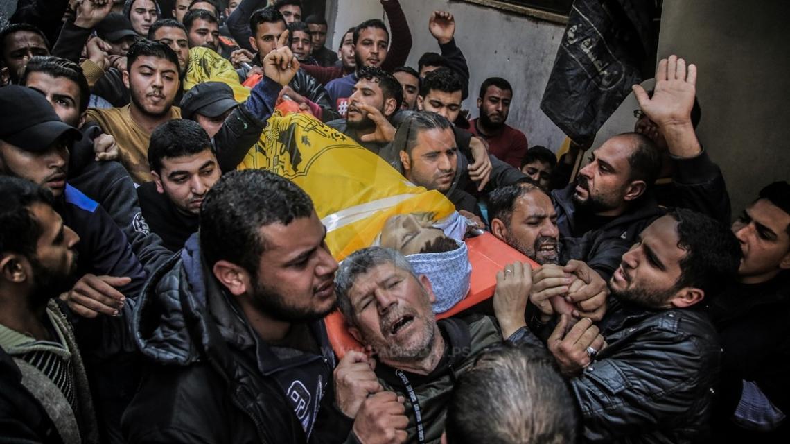 جماهير غفيرة تشيع جثمان الشهيد الطفل يوسف الداية الذي استشهد برصاص الاحتلال شرق مخيم ملكة