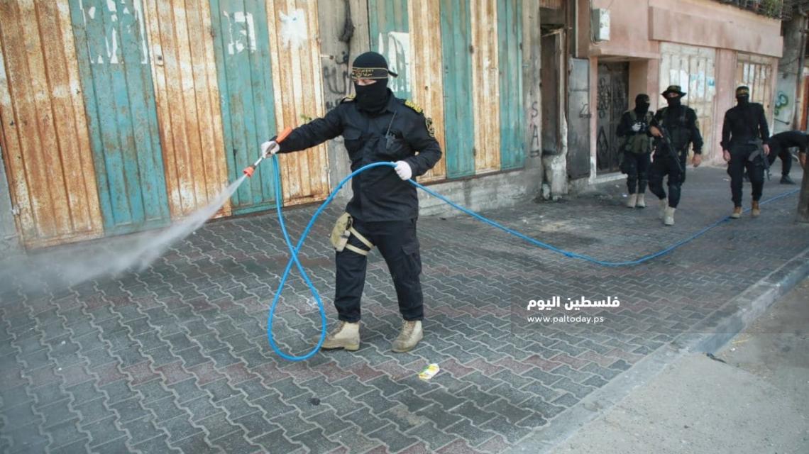 وحدات من سرايا القدس تنظم حملة تعقيم للشوارع وتوعية المواطنين بفيروس كورونا ضمن المسؤولية الوطنية 