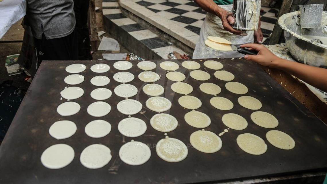 غزة_القطايف في رمضان فاكهة الصائمين