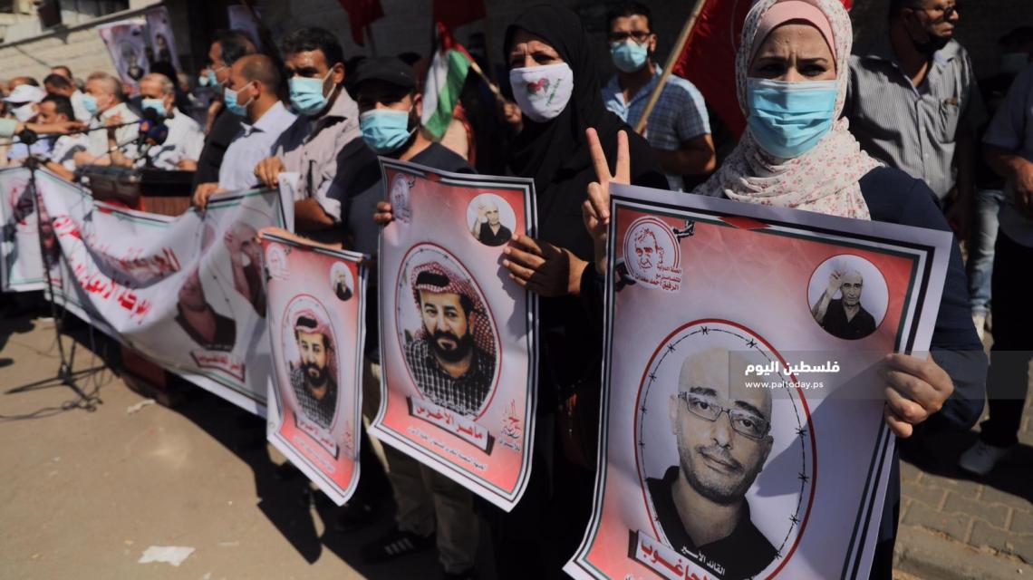الجبهة الشعبية تنظم وقفة تضامنية مع الأخرس أمام الصليب الأحمر