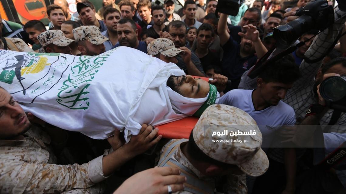 جماهير غفيرة تشيع جثمان الشهيد القسامي محمود الادهم شمال قطاع غزة