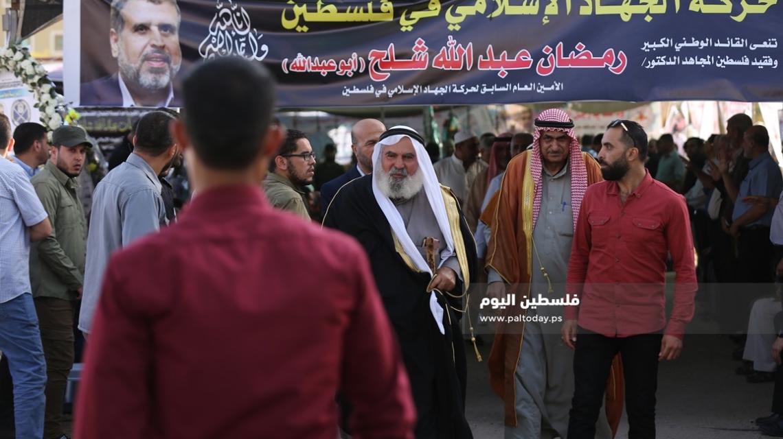 عشائر وأعيان قطاع غزة تؤم بيت عزاء الراحل القائد د. رمضان شلّح.
