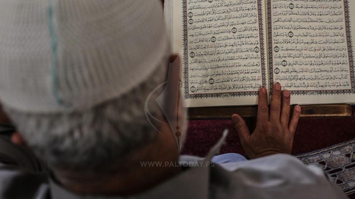 حلقات القران فى مسجد السيد هاشم بغزة  فى ثانى جمعه من رمضان
