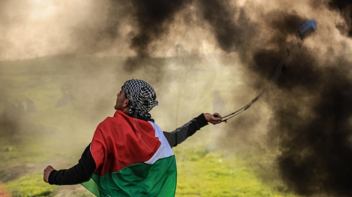 مواجهات مع الاحتلال عند حدود غزة في جمعة الغضب الـ 13 ضد قرار ترامب