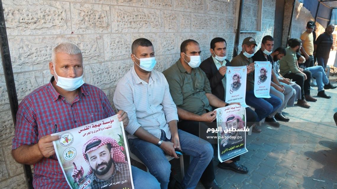 لجنة الاسرى تواصل الاعتصام لليوم الخامس امام مقر الصليب الاحمر بغزة تضامنا مع الاسير ماهر الاخرس