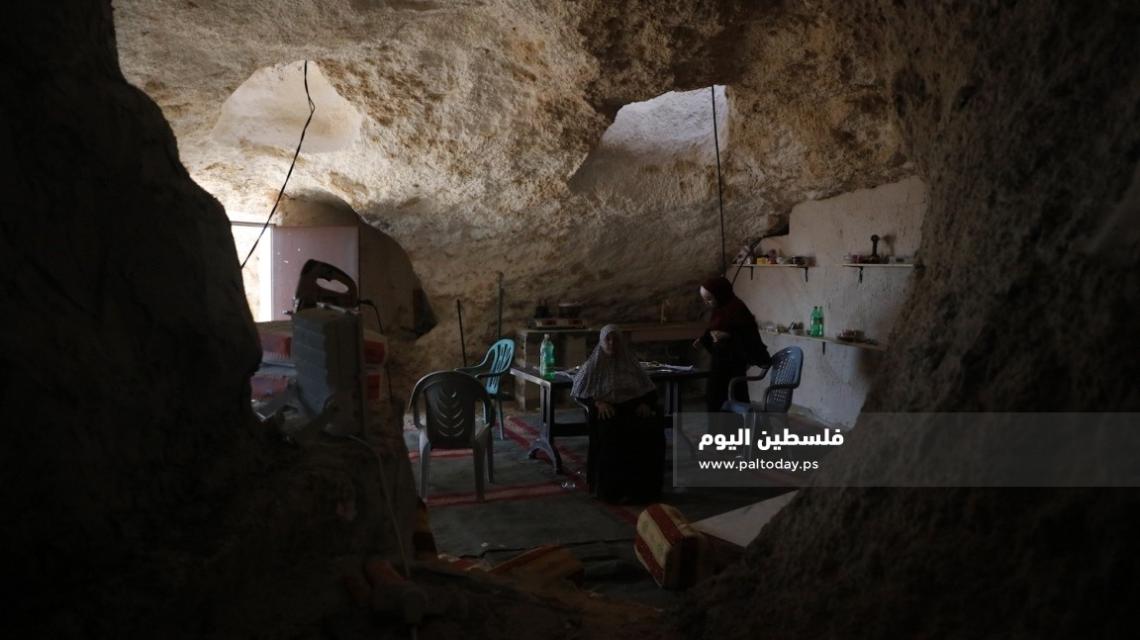 عائلة الطفلة ماريا عمارنة من قرية فراسين غرب جنين، مهددة بالترحيل من قبل الاحتلال بعد انتهاء المهلة المحددة لهدم الكهف الذي تعيش فيه