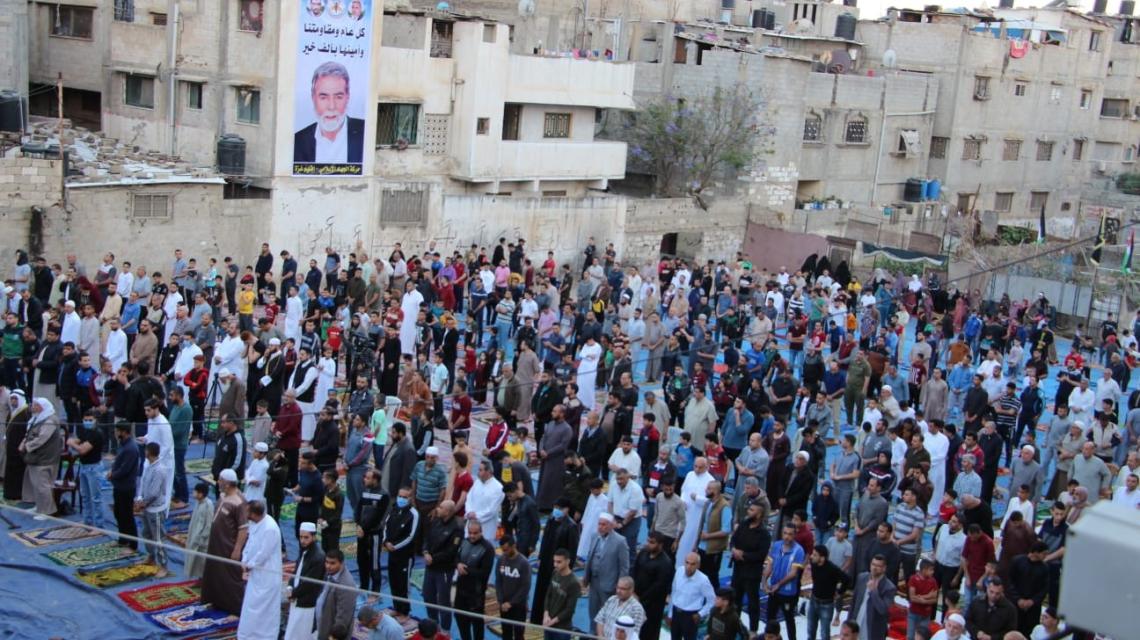 وسط إجراءات الحماية والوقاية..  حركة الجهاد الإسلامي في فلسطين تؤدي صلاة #عيد_الفطر_المبارك في المساجد والعراء في مدينة غزة.