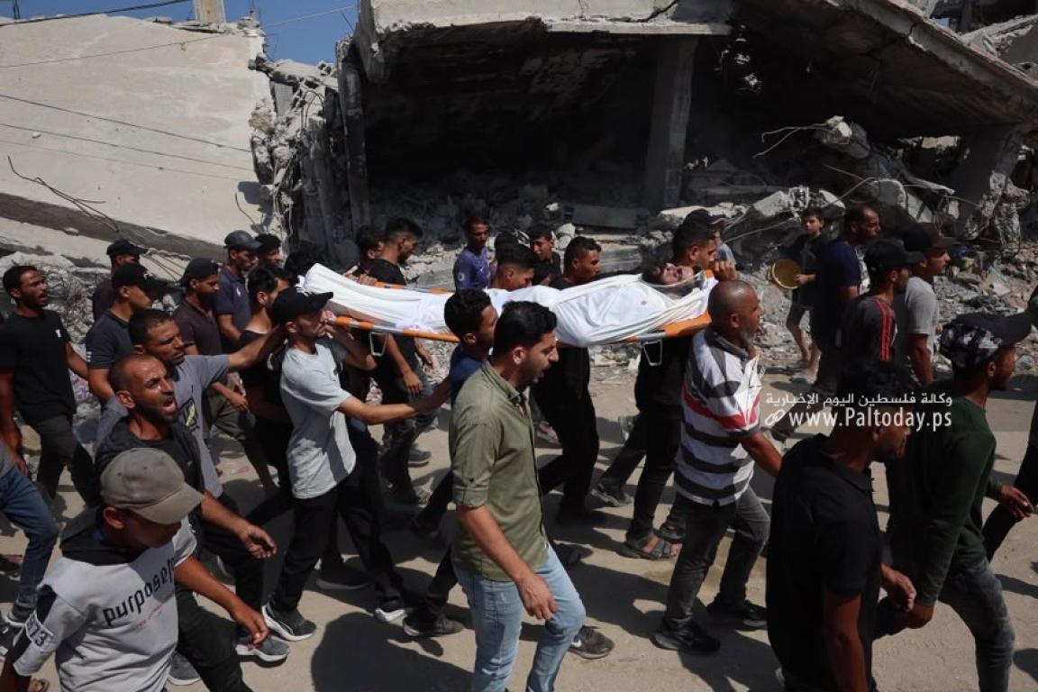وداع ثلاث شهداء بمدينة غزة بعد قصف وتقدم الجيش على شارع صلاح الدين فجر اليوم (7).jpeg