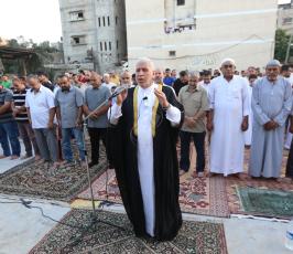 الجهاد الإسلامي يصلي العيد أمام منزل الشهيد الإعداد كامل الإعداد بغزة ‫(37945857)‬ ‫‬