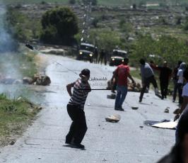 خاص فلسطين اليوم..مواجهات عنيفة بين شبان فلسطينيين وقوات الاحتلال على مدخل سلواد شرقي رام الله