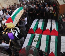 قادة الفصائل تؤدي صلاة الجنازة على رفات الشهداء بالمسجد العمري الكبير بغزة