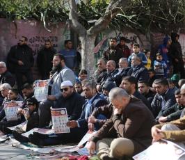 صلاة الجمعة أمام مقر الصليب الأحمر في غزة  ‫(39387664)‬ ‫‬