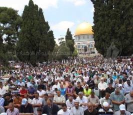 نحو 350 الف مواطن يؤدون صلاة الجمعة الثانية في رحاب الأقصى