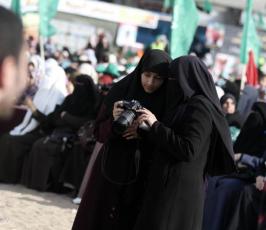 صحفيات يزاحمن الصحفيين في التصوير بغزة