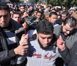 بالصور:جماهير غفيرة تشيع جثمان الشهيد المجاهد "محمد العجلة"